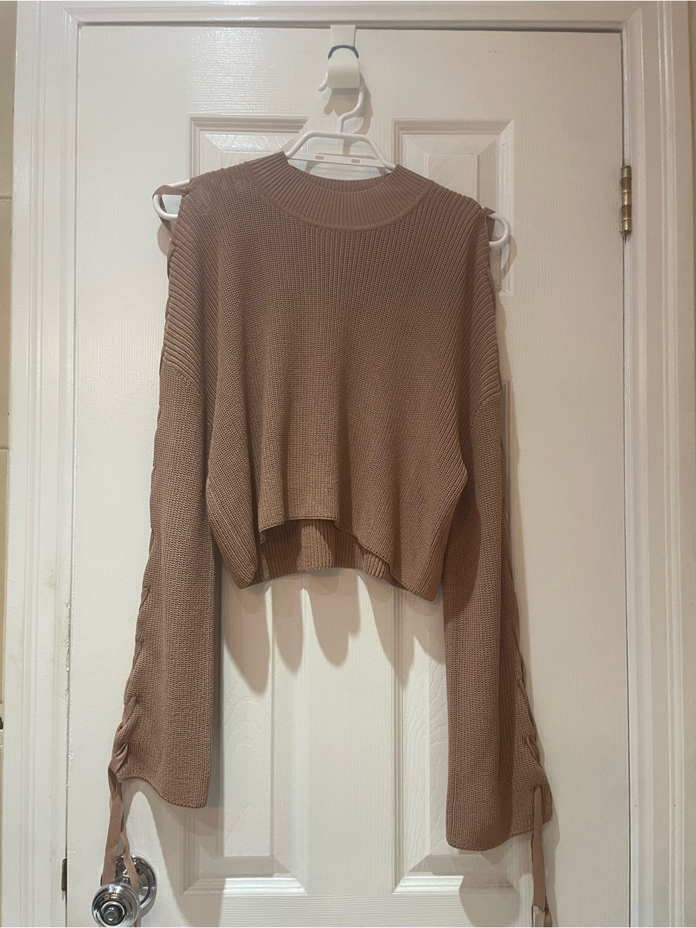 Aritzia Wilfred Salome Lace Up Cropped Sweater
Salmon pink